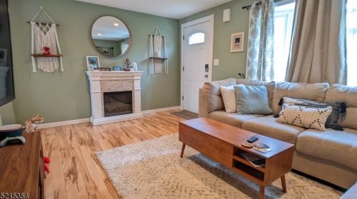 31 Arrowhead Dr, Wantage NJ  07461-1210 exterior