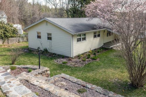 3 Hurley St, Litchfield, CT 06759-2414