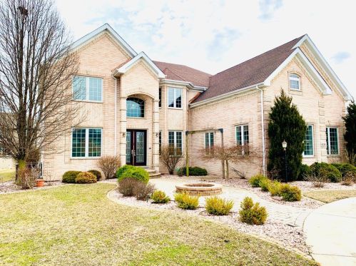 9733 Laurel Ct, Hammond, IN 46321-3568