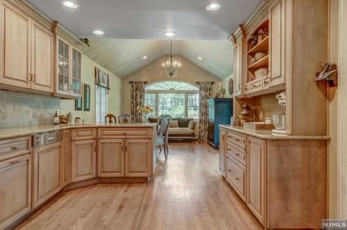 432 Hillside Ave, Allendale NJ  07401-1113 exterior