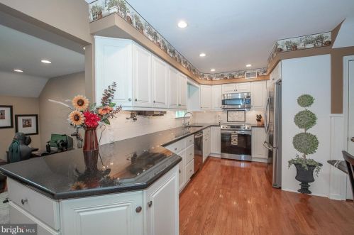 614 Westwind Dr, Berwyn PA  19312-1144 exterior