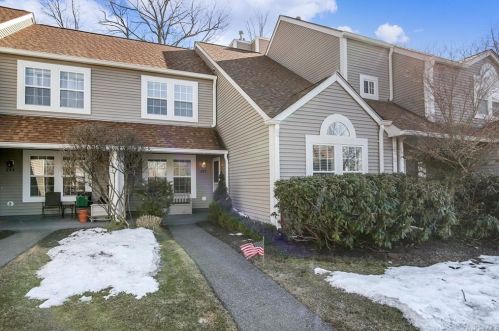 245 Maple Brook Ct, Yorktown Hgts NY  10598-1976 exterior
