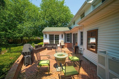 120 Lakeside Dr, Oakdale NY  11769-2250 exterior