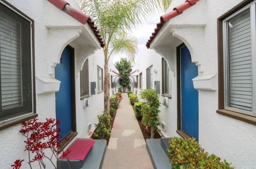 2351 Chestnut Ave, Long Beach, CA 90806-4246
