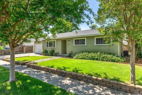 1894 Larkspur St, Yountville, CA 94599-1232