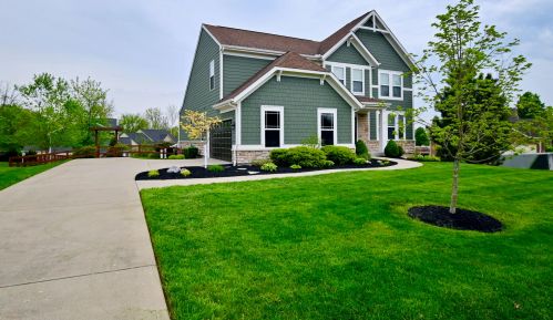 1015 Spectacular Bid Dr, Hamilton, KY 41091-8069