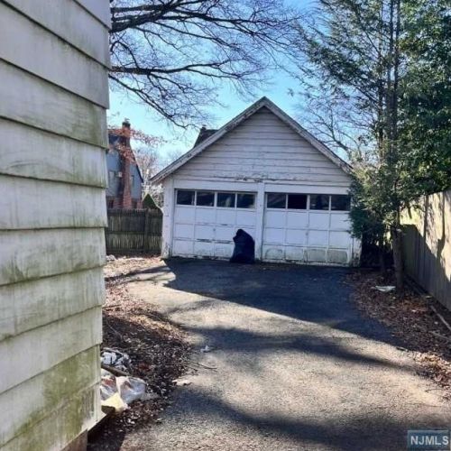 180 Griggs Ave, Teaneck NJ  07666-4132 exterior