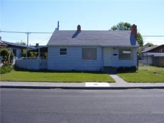12 E St, Ephrata, WA 98823-1952