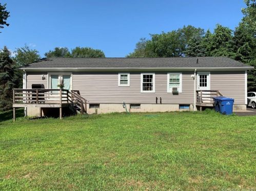 8 Cypress Rd, Uncasville CT  06382-1420 exterior