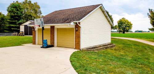 5985 Creek Rd, Washington Ch OH  43160-9726 exterior