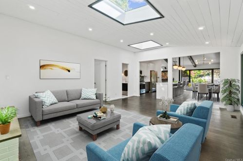 74 Greenwood Ln, White Plains NY  10607-1020 exterior