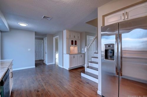 50 Bette Dr, Manchester CT  06040-6814 exterior