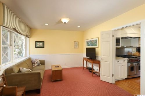 2700 El Caminito, Glendale CA 91214-2934 exterior