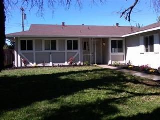 6816 Cunningham Way, Sacramento CA  95828-1903 exterior