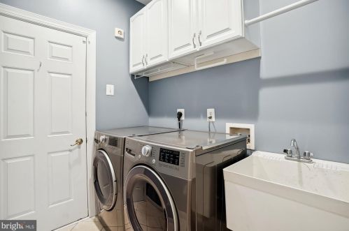 15480 Championship Dr, Haymarket VA  20169-6107 exterior