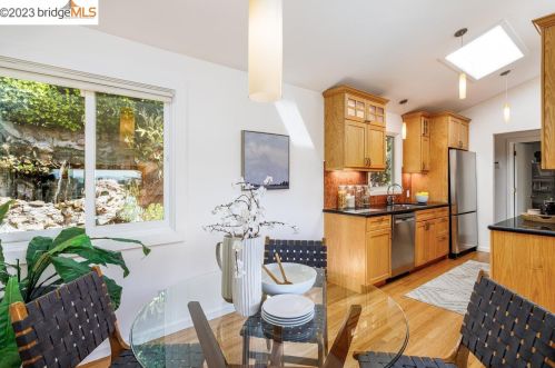 51 Chelton Ln, Oakland CA  94611-2514 exterior