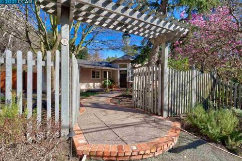 31 Honey Hill Rd, Orinda, CA 94563-1511