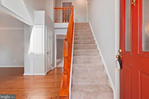 1425 Flynn Ct, Herndon, VA 20170-5730