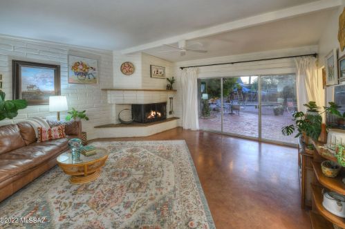 6822 Nasumpta Dr, Tucson, AZ 85715-3333