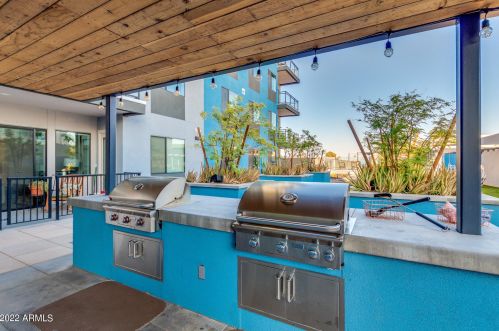 3131 Central Ave, Phoenix AZ 85012-2621 exterior