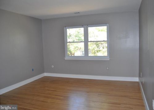 1912 Silver Ct, Trenton NJ 08690-3531 exterior