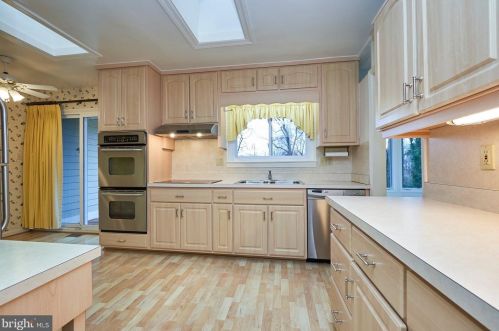 7317 Pinewood St, Falls Church VA  22046-2725 exterior