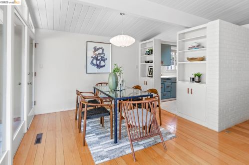 4985 Hedge Ln, Oakland CA  94602-2641 exterior