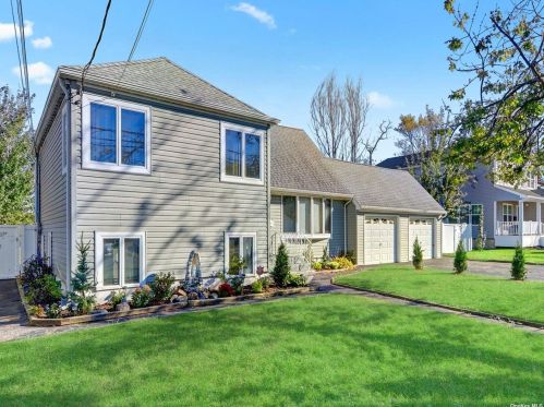 287 Baylawn Ave, Copiague, NY 11726-5005