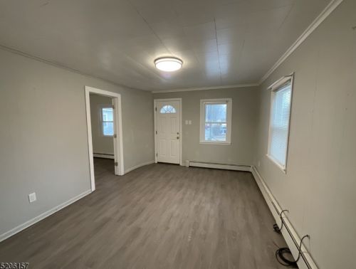 2 Holloway Pl, Greystone Park NJ  07950-1614 exterior