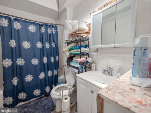 6613 Guyer Ave, Philadelphia PA 19142-2602 exterior