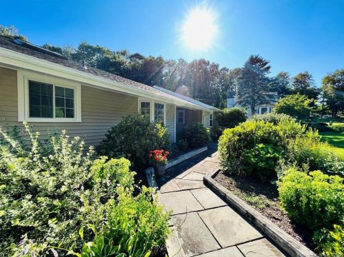 88 Riverside Rd, Sandy Hook, CT 06482-1272