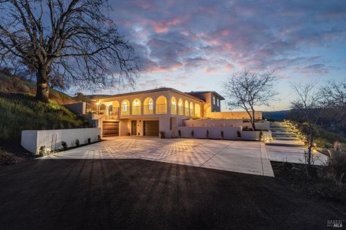 385 Vine St, Vacaville CA  95688-8704 exterior