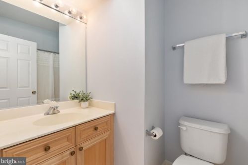 12146 Chancery Sta Cir, Herndon VA 20190-5801 exterior