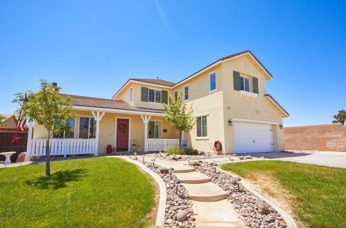 12209 Martinique St, Victorville, CA 92392-6834