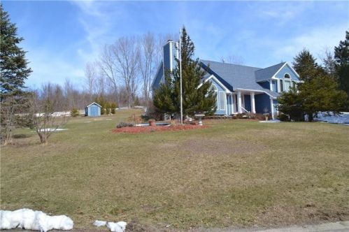 1 Old Meadow Ct, Livonia, NY 14487-9634