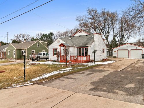 2823 Bottsford Ave, Milwaukee, WI 53221-2126