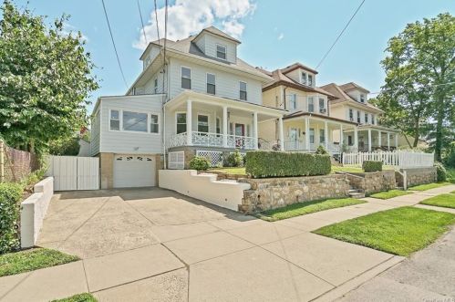 39 Dewey Ave, New Rochelle, NY 10801-1903