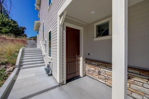 2061 Stagecoach Rd, Santa Rosa, CA 95404-1336