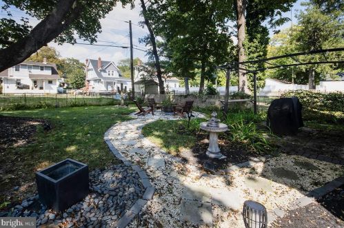 221 Kings Hwy, Camden NJ  08106-1616 exterior