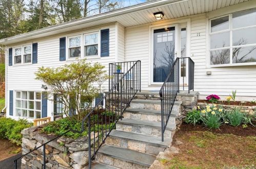 17 River Ln, Deep River CT  06417-1924 exterior