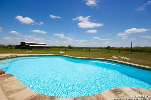 8398 State Highway 97, Floresville, TX 78114-4148