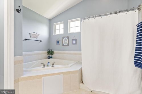 12020 Morningstar Pl, Lovettsville VA  20180-1925 exterior