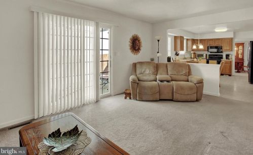 6550 Baywood Dr, Harrisburg PA 17111-6894 exterior