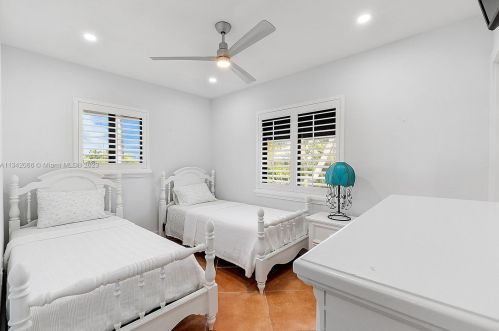 632 Island Dr, Key Largo FL  33037-4808 exterior