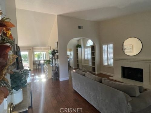 22718 Pear Ct, Santa Clarita, CA 91390-4006