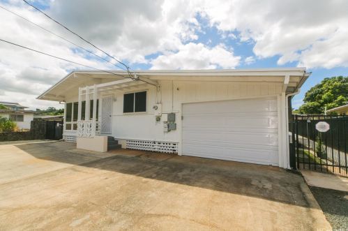 98351 Ponohale St, Aiea, HI 96701-2111