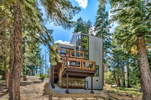 13405 Ski Slope Way, Truckee CA  exterior