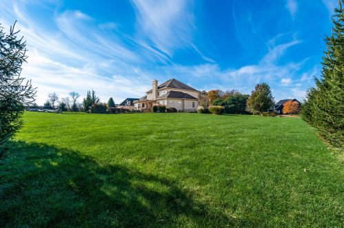 4176 Ashbury Dr, Carroll OH  43112-9418 exterior