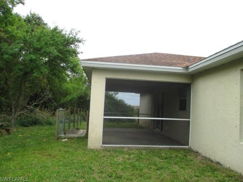 34 4th St, Cape Coral, FL 33909-1923