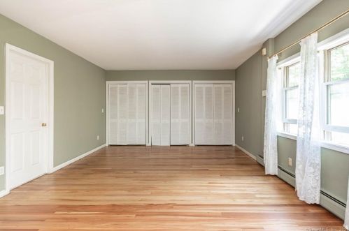 98 Kings Dr, Southport CT  06890-1209 exterior